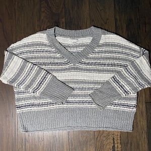 American Eagle. V-neck sweater. Size small.